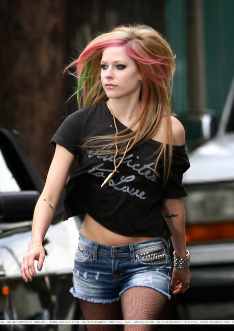 Avril Lavigne What The Hell Shattalyrics Online Music Lyrics