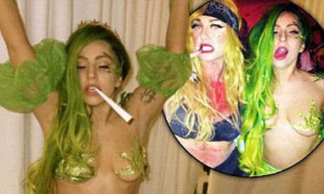 Lady Gaga Exposes Her Chest In Barely There Halloween Costume Daily Mail Online