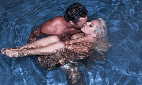 Lady Gaga Posts Nude Pool Snap With Boyfriend Taylor Kinney Daily Mail Online