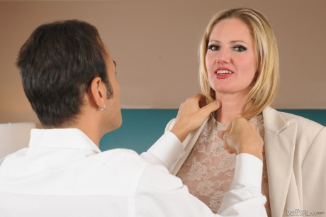 Zoe Holiday Online Porn 24